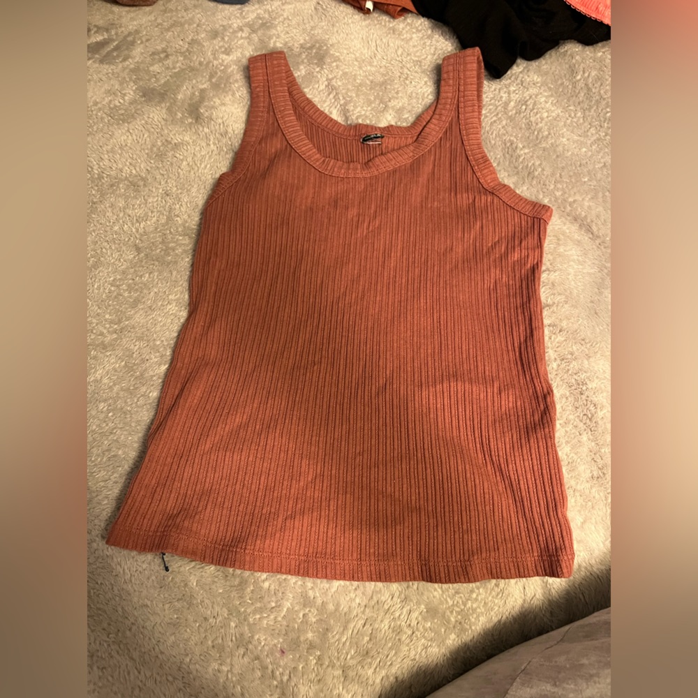 pink tank top